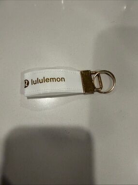 lululemon White handmade and Gold Logo Key Fob(4: white and gold with gold clip)
